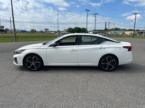 Glacier White 2025 Nissan Altima SR FWD