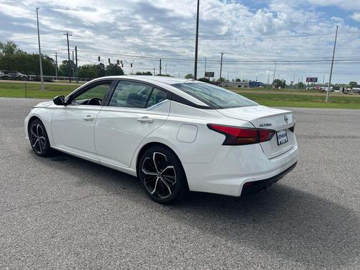 Glacier White 2025 Nissan Altima SR FWD