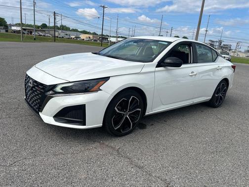 Glacier White 2025 Nissan Altima SR FWD