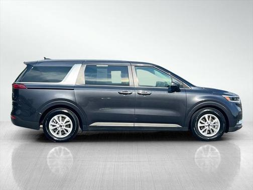 2023 Kia Carnival LX