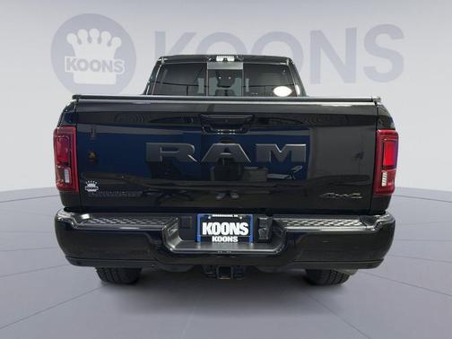Diamond Black Crystal Pearlcoat 2025 RAM 2500 Laramie Crew Cab 4x4 6'4' Box