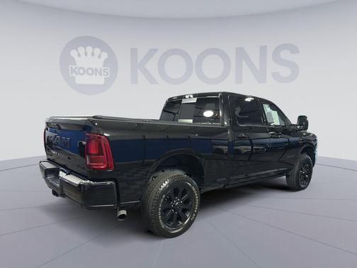 Diamond Black Crystal Pearlcoat 2025 RAM 2500 Laramie Crew Cab 4x4 6'4' Box