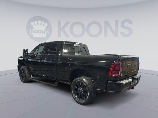 Diamond Black Crystal Pearlcoat 2025 RAM 2500 Laramie Crew Cab 4x4 6'4' Box