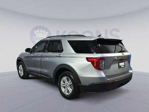 ICONIC SILVER METALLIC 2022 Ford Explorer XLT