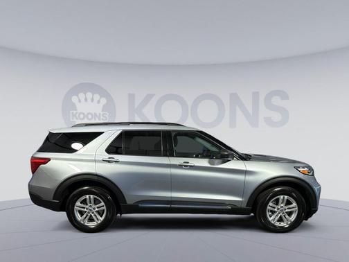 ICONIC SILVER METALLIC 2022 Ford Explorer XLT