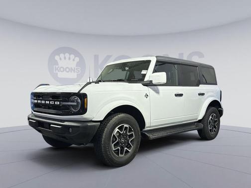 OXFORD WHITE 2026 Ford Bronco Outer Banks