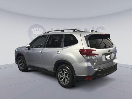 Ice Silver Metallic 2022 Subaru Forester Premium