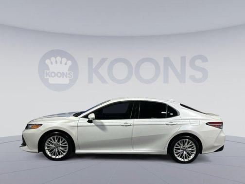 2020 Toyota Camry Hybrid XLE
