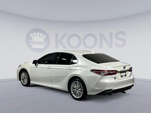 2020 Toyota Camry Hybrid XLE