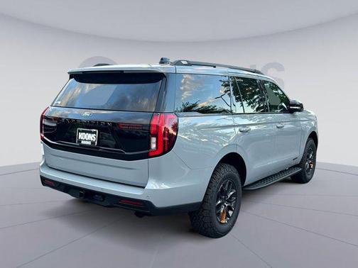 Glacier Gray Metallic Tri-Coat 2026 Ford Expedition Tremor