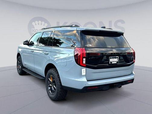 Glacier Gray Metallic Tri-Coat 2026 Ford Expedition Tremor
