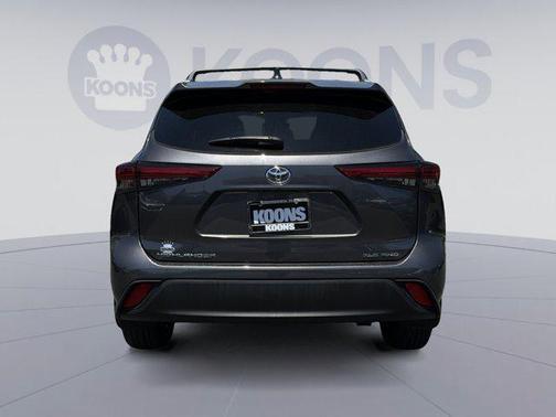 Magnetic Gray Metallic 2023 Toyota Highlander XLE