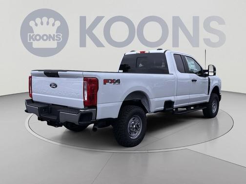 Oxford White 2027 Ford F-350 XL