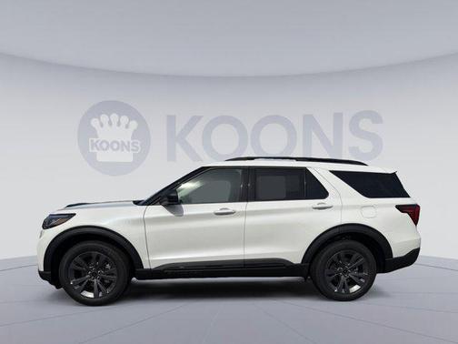 Star White Metallic Tri-Coat 2026 Ford Explorer Active