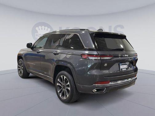Baltic Gray Metallic Clearcoat 2022 Jeep Grand Cherokee Overland