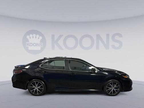 Midnight Black Metallic 2023 Toyota Camry SE