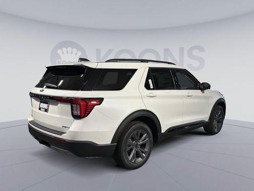 White Metallic 2026 Ford Explorer Active