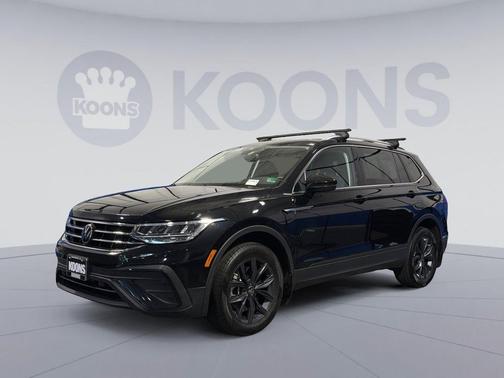 Deep Black Pearl 2022 Volkswagen Tiguan 2.0T SE 4MOTION