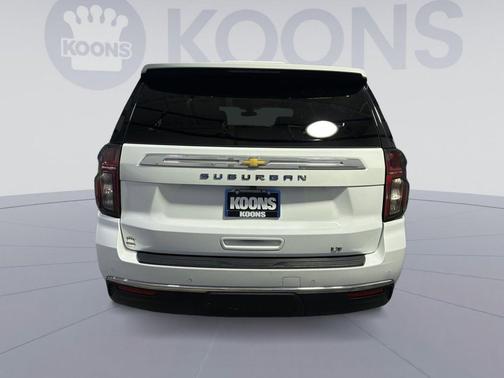 Summit White 2022 Chevrolet Suburban LT