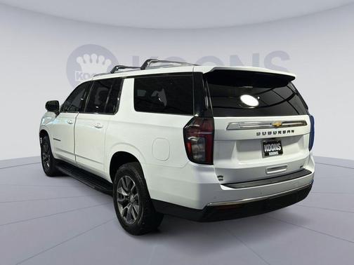 Summit White 2022 Chevrolet Suburban LT
