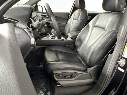 Photo 3 of 25 of 2019 Audi Q7 45 SE Premium Plus