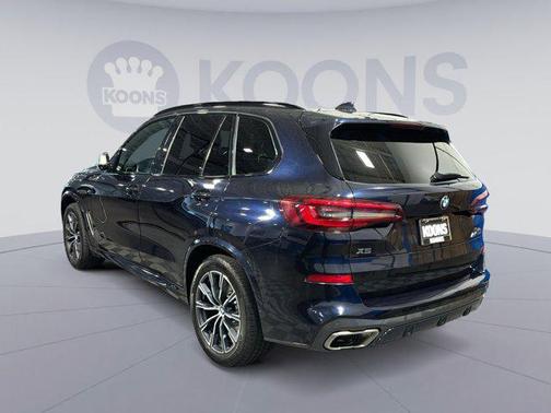 Carbon Black Metallic 2021 BMW X5 M50i