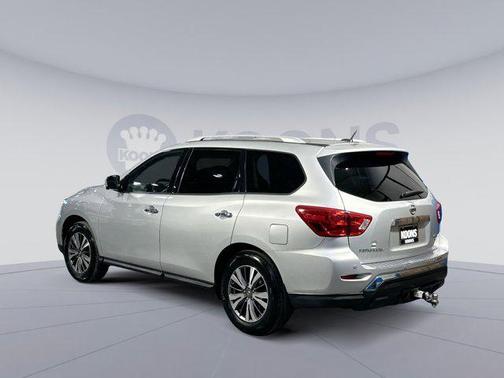 2017 Nissan Pathfinder SL