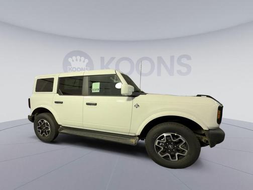 OXFORD WHITE 2026 Ford Bronco Outer Banks
