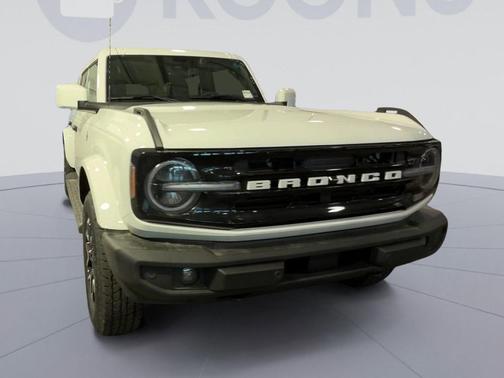 OXFORD WHITE 2026 Ford Bronco Outer Banks