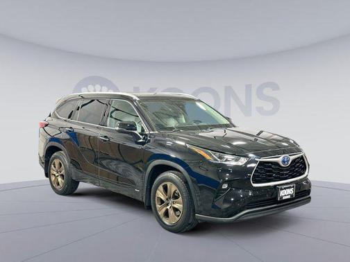 2022 Toyota Highlander Hybrid XLE