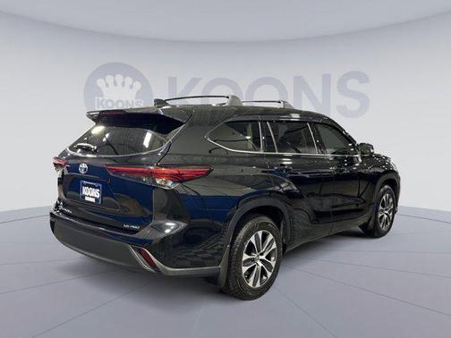 2020 Toyota Highlander LE