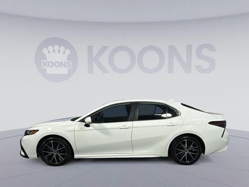 Ice Cap 2023 Toyota Camry SE