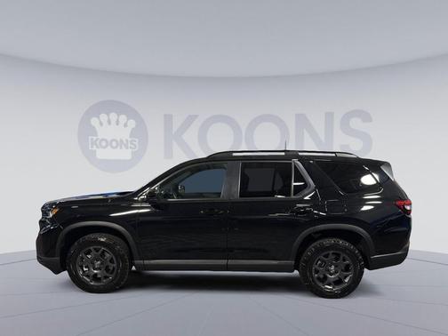 Crystal Black Pearl 2025 Honda Pilot TrailSport