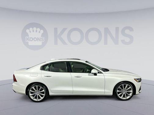 2020 Volvo S60 T6 Momentum