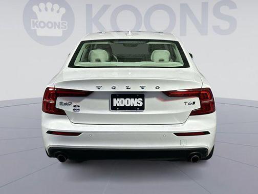 2020 Volvo S60 T6 Momentum