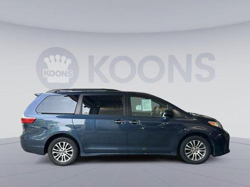 2020 Toyota Sienna XLE