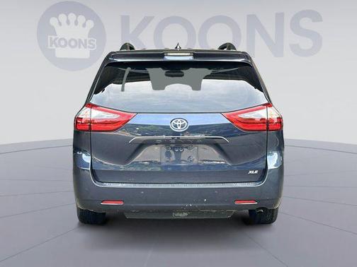 2020 Toyota Sienna XLE
