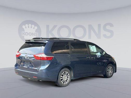 2020 Toyota Sienna XLE