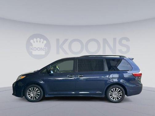 2020 Toyota Sienna XLE