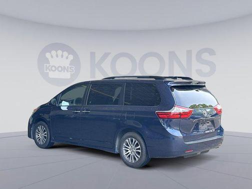 2020 Toyota Sienna XLE