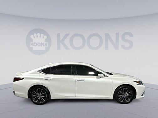 2023 Lexus ES 300h Base