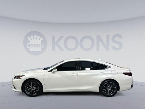 2023 Lexus ES 300h Base