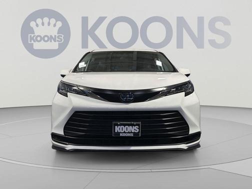 Ice Cap 2023 Toyota Sienna LE