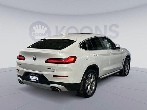2024 BMW X4 xDrive30i