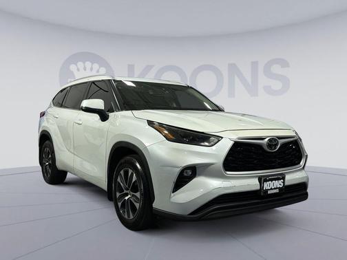 Wind Chill Pearl 2022 Toyota Highlander XLE