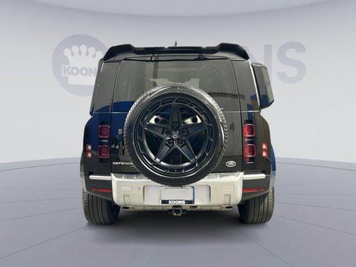 2022 Land Rover Defender 110 SE