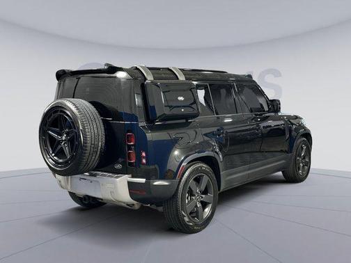2022 Land Rover Defender 110 SE