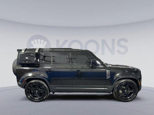 2022 Land Rover Defender 110 SE