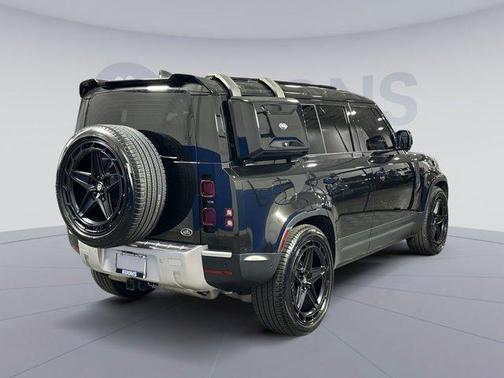 2022 Land Rover Defender 110 SE