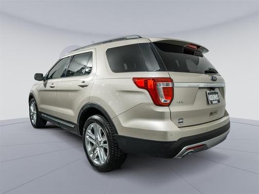 Photo 3 of 42 of 2017 Ford Explorer XLT